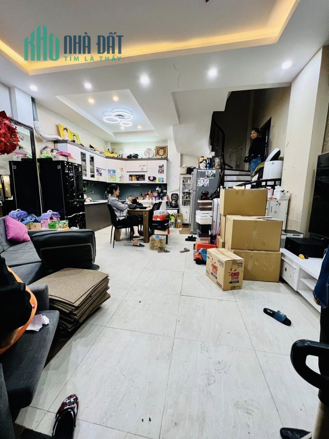 Bán nhà 58m2 phố Nghi Tàm, Tây Hồ 5 phòng ngủ 10m Ô tô tránh 5.4 Tỷ