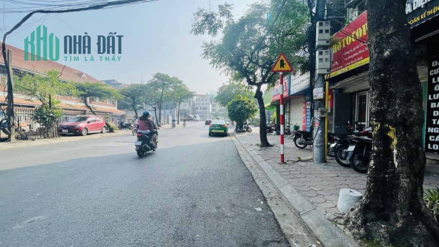 Siêu hiếm có! nhà mặt phố ngõ rộng 4 làn đường KD  MT 5m,DT 50m2. Chỉ nhỉnh 15 tỷ.LH ngay