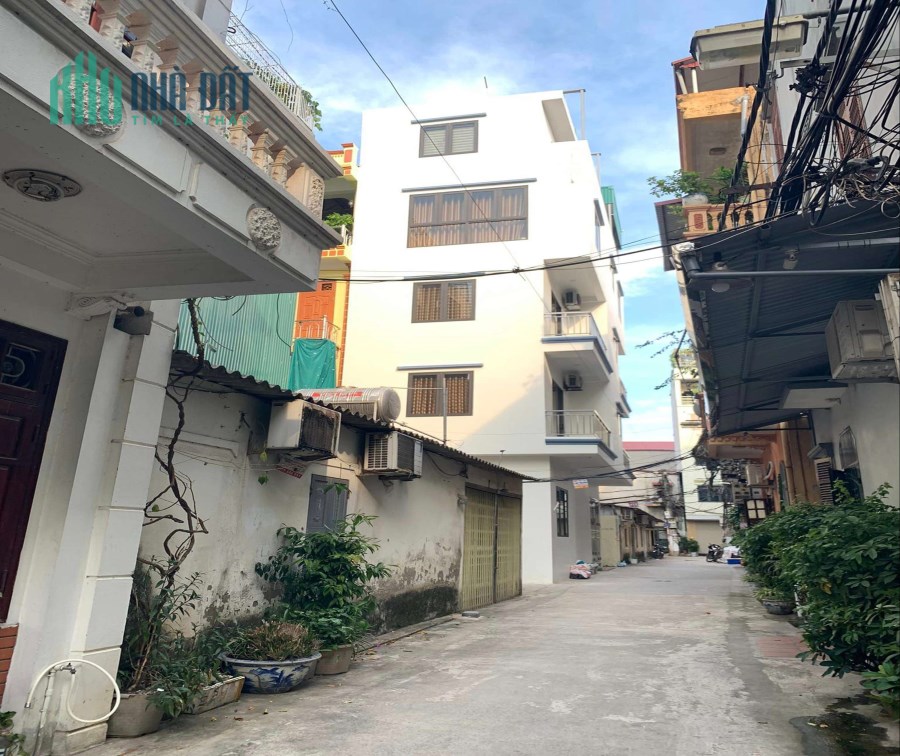 Bán đất Ngọc Thụy, lô góc thoáng, ngõ rộng ô tô vào thoải mái, 53m, mặt tiền : 4.8m, 4 tỷ
