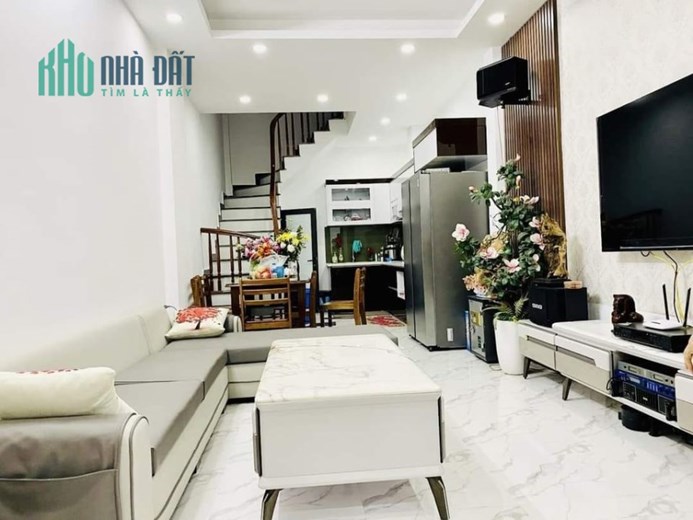 BÁN NHÀGẦN NGÃ TƯ CHÙA BỘC- TÂY SƠN NGÕ Ô TÔ TRÁNH GẦN 6 TỶ
