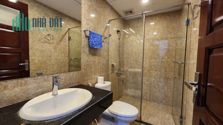 Cho thuê nhà phố Phạm Tuấn Tài, Cầu Giấy 65m 4T MT4m. Oto đỗ cửa. Kinh doanh. 15m ra phố. 18 triệu