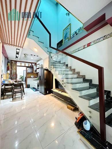 Bán nhà ngay Công viên Phú Nhuận, 40m2 2 Tầng, nhà đẹp, tài chính nhỏ, 4.6 Tỷ TL
