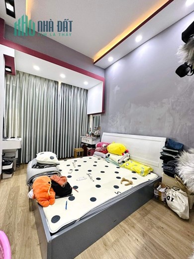 Bán nhà ngay Công viên Phú Nhuận, 40m2 2 Tầng, nhà đẹp, tài chính nhỏ, 4.6 Tỷ TL
