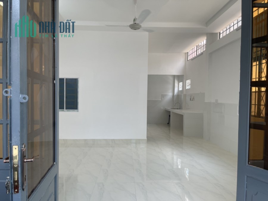 Bán nhà HXT rộng 8m đường Lũy Bán Bích Quận Tân Phú 58m2 giá 5.6 tỷ
