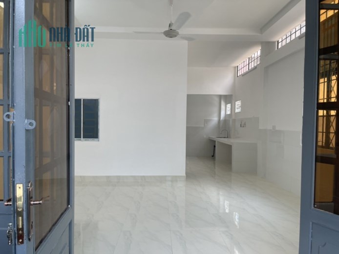 Bán nhà HXT rộng 8m đường Lũy Bán Bích Quận Tân Phú 58m2 giá 5.6 tỷ