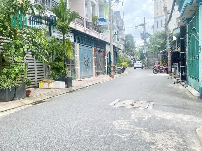 Bán nhà đường Bình Long Gần Aeon, Hẻm Ô Tô, 4.5x12x4 Tầng. Chỉ 4 Tỷ 200 Triệu