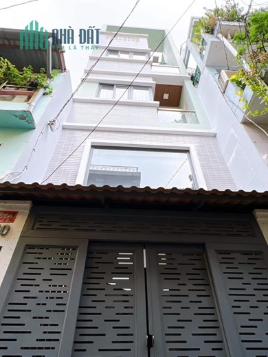 Bán nhà Rẻ Đẹp Q 4 Ngang3.05 x9.5m đúc 5 tấm 
cách Mặt Tiền 20 m cách Q1 -70 m có 5 tỷ Đoàn Văn Bơ