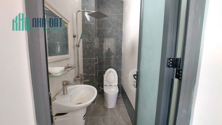 BÁN NHÀ GẦN VINCOM QUẬN 9. HẺM XE HƠI 60M2, 4TẦNG ĐÚC, VÀO Ở NGAY, CHỈ HƠN 5 TỶ XÍU