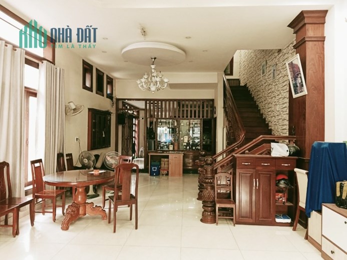 NHÀ DIỆN TÍCH KHỦNG ( NỘI THẤT GỖ ) THUOC PHƯỜNG TRƯỜNG THỌ, TP THỦ ĐỨC. MẶT TIỀN ĐƯỜNG LỚN CHO