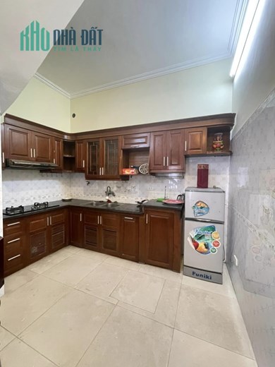 Bán nhà phố Tân Mai, 42m x 5, Phân lô, ô tô, Giá 4 tỷ 700