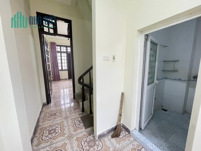 Bán nhà phố Tân Mai, 42m x 5, Phân lô, ô tô, Giá 4 tỷ 700