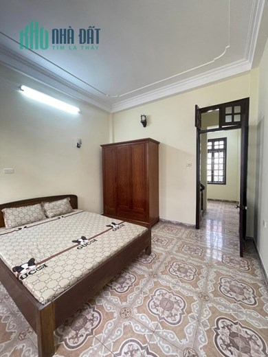 Bán nhà phố Tân Mai, 42m x 5, Phân lô, ô tô, Giá 4 tỷ 700