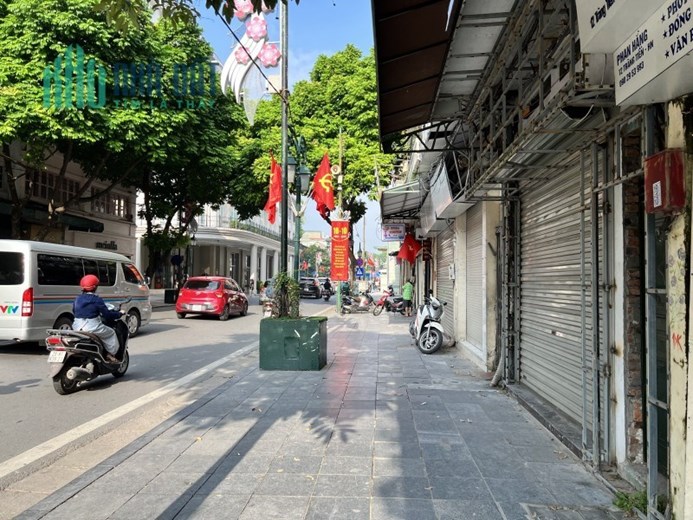 Bán nhà mặt phố Tràng Tiền, 188m2 trung tâm Hoàn Kiếm. LH: Địa Thủy Sư Trần Thọ 0906299843