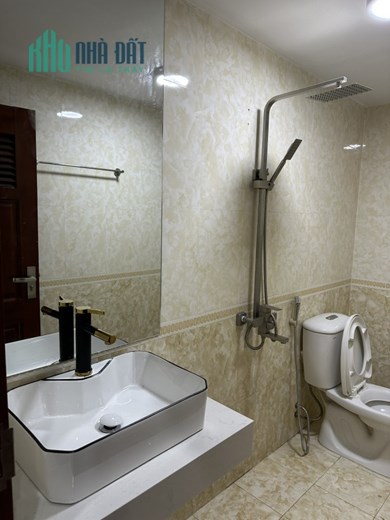 Bán nhà ngõ 105 phố Láng Hạ, 508 đường Láng, 45 m² x 5 T mới đẹp, MT 4,2 m, giá bán 5,3 tỷ.