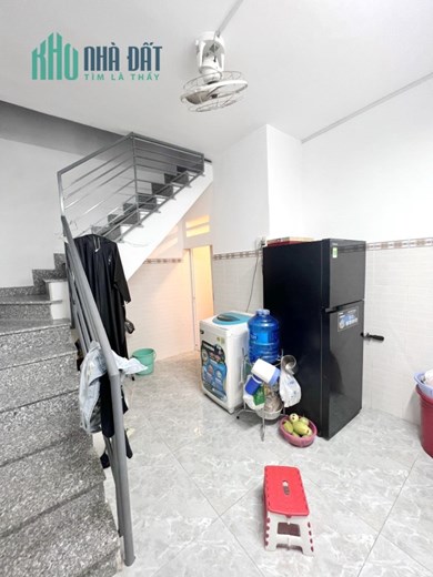 Căn góc (4.65x9.5m) 3 tầng đường Võ Trứ P9Q8 -  Giá: 4.2 Tỷ