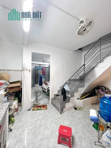 Căn góc (4.65x9.5m) 3 tầng đường Võ Trứ P9Q8 -  Giá: 4.2 Tỷ