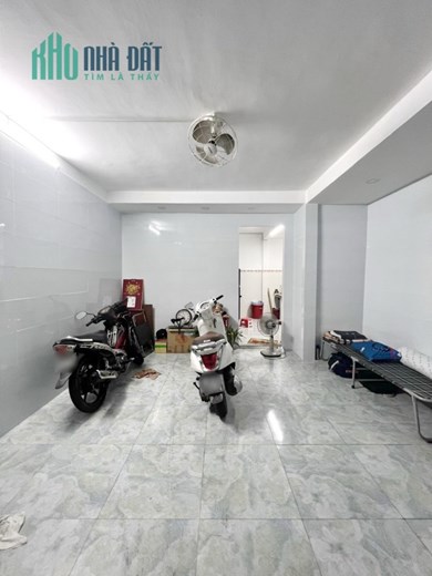Căn góc (4.65x9.5m) 3 tầng đường Võ Trứ P9Q8 -  Giá: 4.2 Tỷ