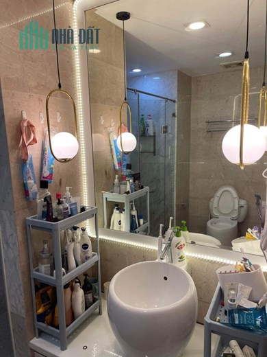 Cần bán căn  R2 Royal City tầng trung
