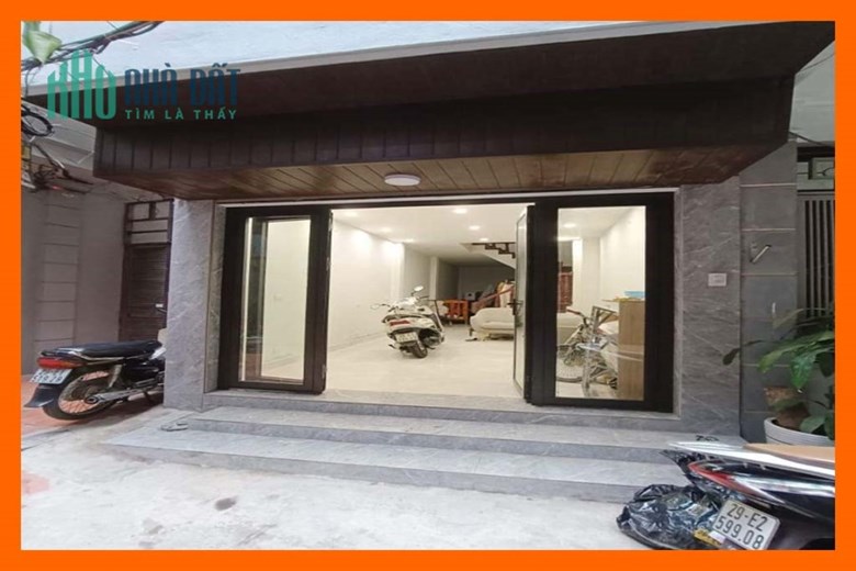 Bán nhà đẹp gần phố Vĩnh Hồ, Đống Đa, Hà Nội - Nhà 4 tầng, xe hơi đỗ cửa, giá hơn 5 tỷ