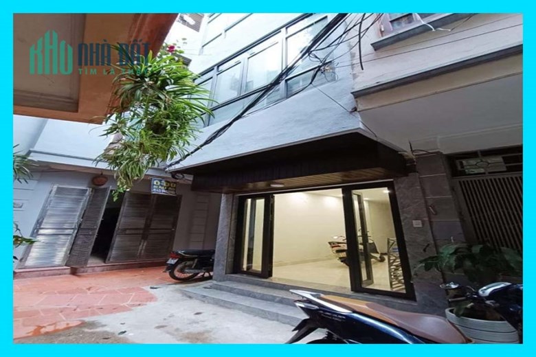 Bán nhà đẹp gần phố Vĩnh Hồ, Đống Đa, Hà Nội - Nhà 4 tầng, xe hơi đỗ cửa, giá hơn 5 tỷ