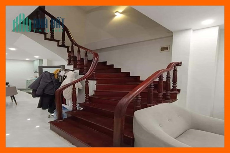 Bán nhà đẹp gần phố Thái Thịnh, Đống Đa, Hà Nội - Nhà 4 tầng, ô tô đỗ cửa, giá hơn 5 tỷ