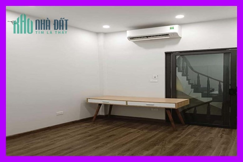 Bán nhà đẹp ngõ Thịnh Quang, Đống Đa, Hà Nội - Nhà 4 tầng, ô tô đỗ cửa, giá hơn 5 tỷ