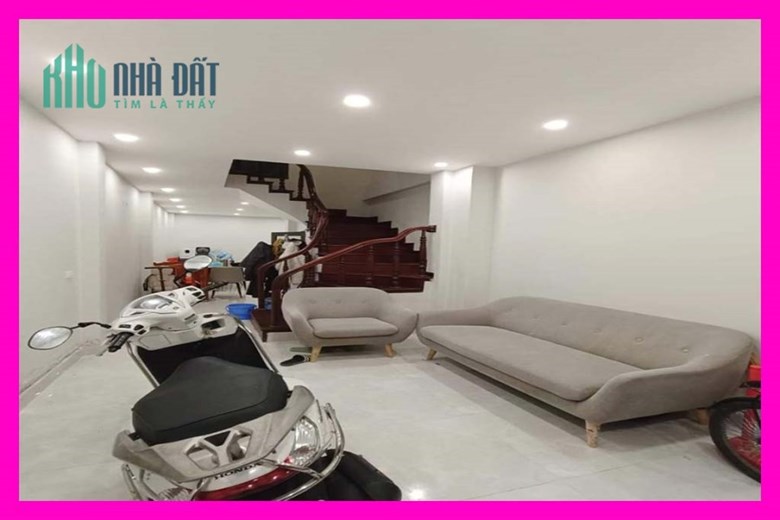 Bán nhà đẹp ngõ Thịnh Quang, Đống Đa, Hà Nội - Nhà 4 tầng, ô tô đỗ cửa, giá hơn 5 tỷ