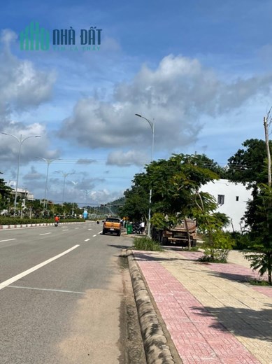 Cần tiền đầu tư bán gấp lô đất 250m2 vị trí đắc địa thị trấn Tân Nghĩa, Hàm Tân