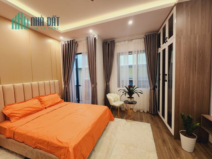 NHÀ HIẾM- LÔ GÓC 4 TẦNG TÔ HIỆU, Ô TÔ ĐỖ CỬA, DT 44M GIÁ 5.1 TỶ.