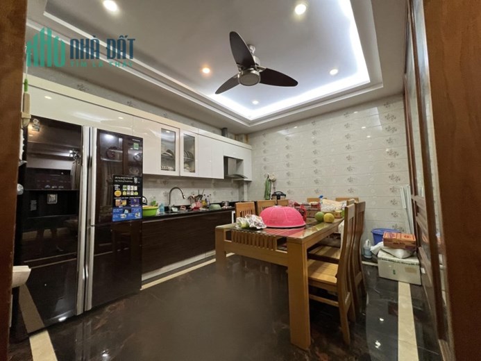 Bán nhà phố Lê Văn Lương, Ngõ oto tránh, 50m2, mt 6m ở hay kinh doanh đều tốt