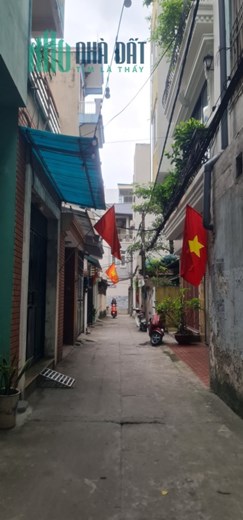 NHÀ PHỐ NGUYỄN SƠN, NGÕ THÔNG, PHÂN LÔ, Ô TÔ QUA NHÀ, DÂN TRÍ CAO, Ở SANG.