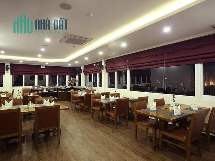 Bán khách sạn mặt phố Yên Phụ, view Hồ Tây, 8 tầng, 32 phòng, MT 12m, 180m2, 75 tỷ