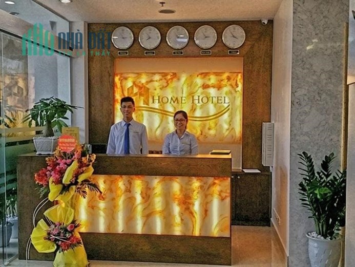 Bán khách sạn mặt phố Yên Phụ, view Hồ Tây, 8 tầng, 32 phòng, MT 12m, 180m2, 75 tỷ