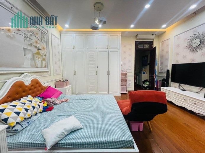 SIÊU PHẨM TRẦN QUỐC HOÀN 50M x 6T Ở V.I.P, Ô TÔ, KINH DOANH ĐỈNH GIÁ 6.6 TỶ
-	Vị trí vàng thủ đô,