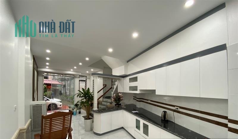 Bán nhà ngõ 440 Chợ Hàng Mới, 40m 4 tầng mới tinh lô góc, GIÁ rẻ chỉ 2.3 tỉ, ô.tô tận cửa