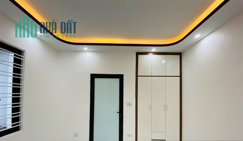 Bán nhà ngõ 440 Chợ Hàng Mới, 40m 4 tầng mới tinh lô góc, GIÁ rẻ chỉ 2.3 tỉ, ô.tô tận cửa