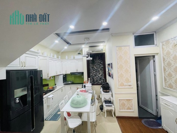 Cần bán Nhà  Quận Thanh Xuân- Phân lô, ngõ rộng thênh thang 64m x4 tầng MT 5,3m. 7.x tỷ