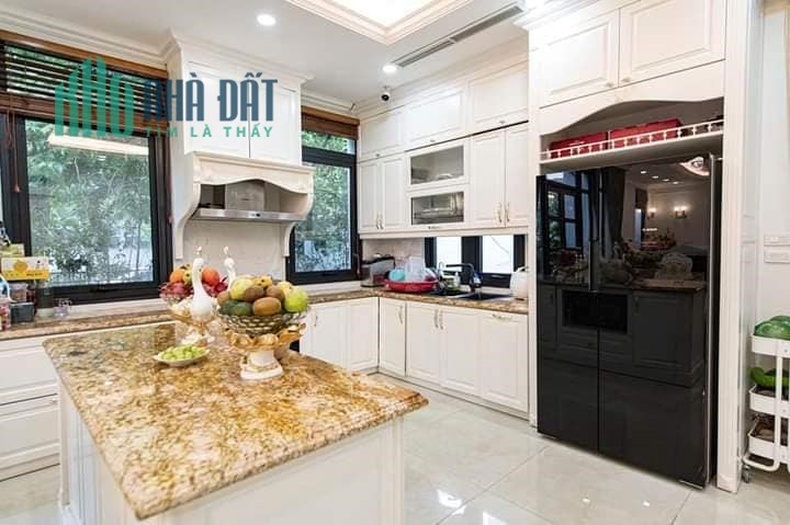 Bán biệt thự mặt phố Hàm Nghi, Lô góc 2 mặt phố, Kinh doanh, vỉa hè siêu lớn, 300m2, MT 30m, 115 tỷ