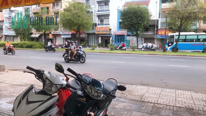 NHỈN 5  TỶ-  CÓ NHÀ TRUNG TÂM Q6- 4.5 x 12M - 4 TẦNG.
