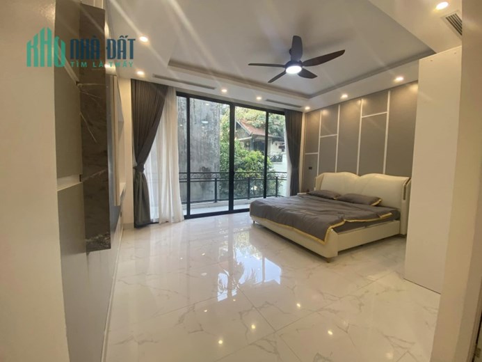 95m Mặt Tiền 6m Phố Chùa Láng. Nhà Đẹp Tiện Ích Ngập Tràn. Chủ Thiện Chí Bán.