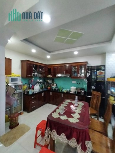 Bán nhà HXT đường số 11, Bình Tân, 32m² (4x8), 5 tầng, 6PN, chỉ 4.2 tỷ TL chính chủ.