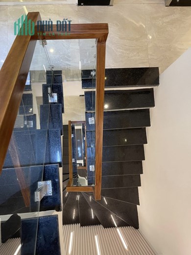 BÁN NHÀ MẶT PHỐ LÁNG- VỈA HÈ KINH DOANH DT40mx 5Tx MT5.2m, giá 13.3 tỷ