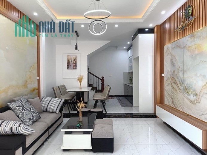 NHỈNH 2 TỶ SỞ HỮU NGAY NHÀ NGỌC LÂM, 10M RA MẶT PHỐ,KINH DOANH TỐT,!