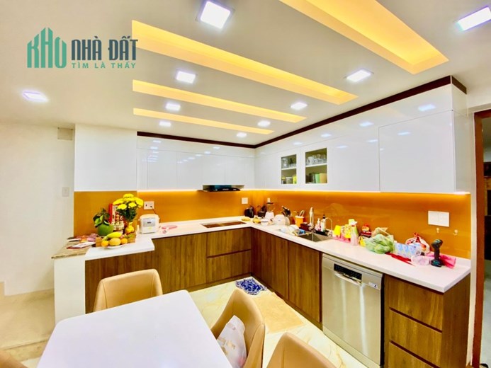 Bán Biệt phủ  Đầm sen,Tân Phú-  128m2 -5 tầng  chỉ 14.2 tỷ LH 0902160655