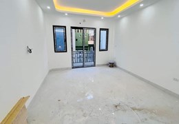 4 tỷ nhà mới đẹp 5 tầng Đông Thiên, Lĩnh Nam, gần ô tô, sát phố, nhà thoáng rộng