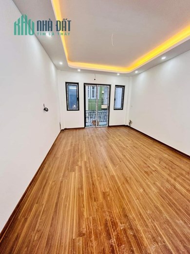 4 tỷ nhà mới đẹp 5 tầng Đông Thiên, Lĩnh Nam, gần ô tô, sát phố, nhà thoáng rộng