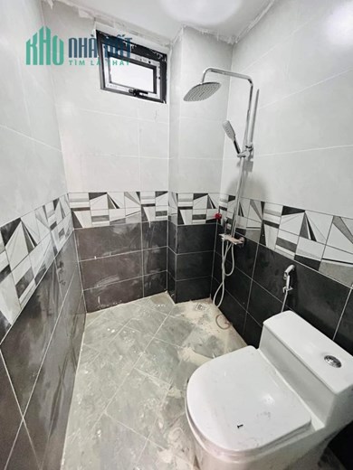 4 tỷ nhà mới đẹp 5 tầng Đông Thiên, Lĩnh Nam, gần ô tô, sát phố, nhà thoáng rộng