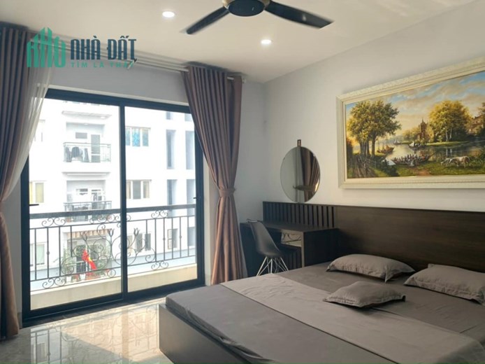 Cần bán gấp nhà phố Hoàng Cầu, Đống Đa 70m, 7 tầng, mt 4.5m, giá 28.5 tỷ.