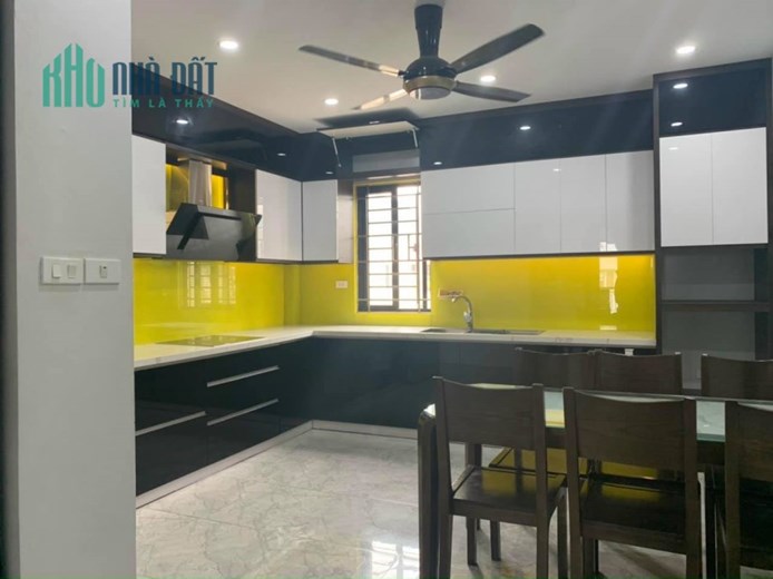 Cần bán gấp nhà phố Hoàng Cầu, Đống Đa 70m, 7 tầng, mt 4.5m, giá 28.5 tỷ.