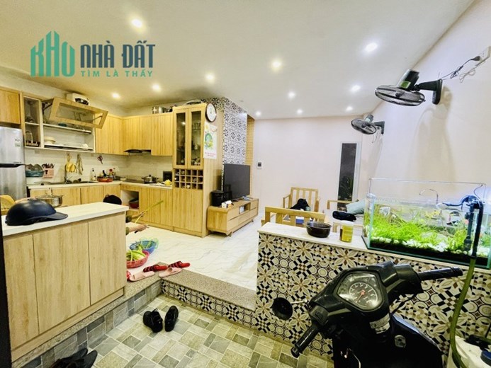 Bán nhà mặt ngõ phố Vương Thừa Vũ 37m2 5 tầng mặt tiền 4.5m LÔ GÓC  ngõ thông nhỉnh 5 tỷ lh